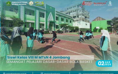 Siswi Kelas VIII M MTsN 4 Jombang Semangat Pelajari Dasar-Dasar Bola Basket
