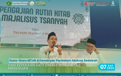Guru-Guru MTsN 4 Denanyar Perdalam Makna Sedekah dan Kepekaan Hati dalam Ngaji Kitab Mingguan
