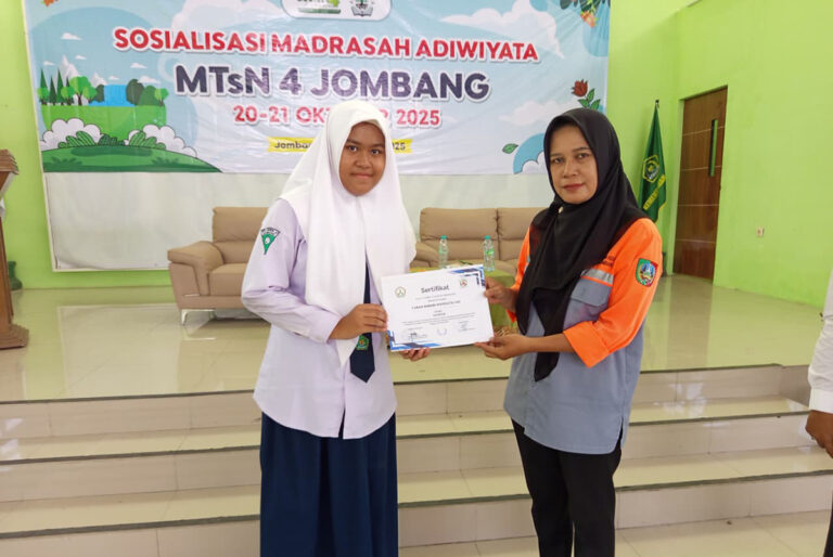 Madrasah Hijau, Jiwa Merdeka: Ketika Santri MTsN 4 Jombang Menjadi Garda Depan Revolusi Ekologis 6 084dc846-a02b-444f-8945-04a474833593