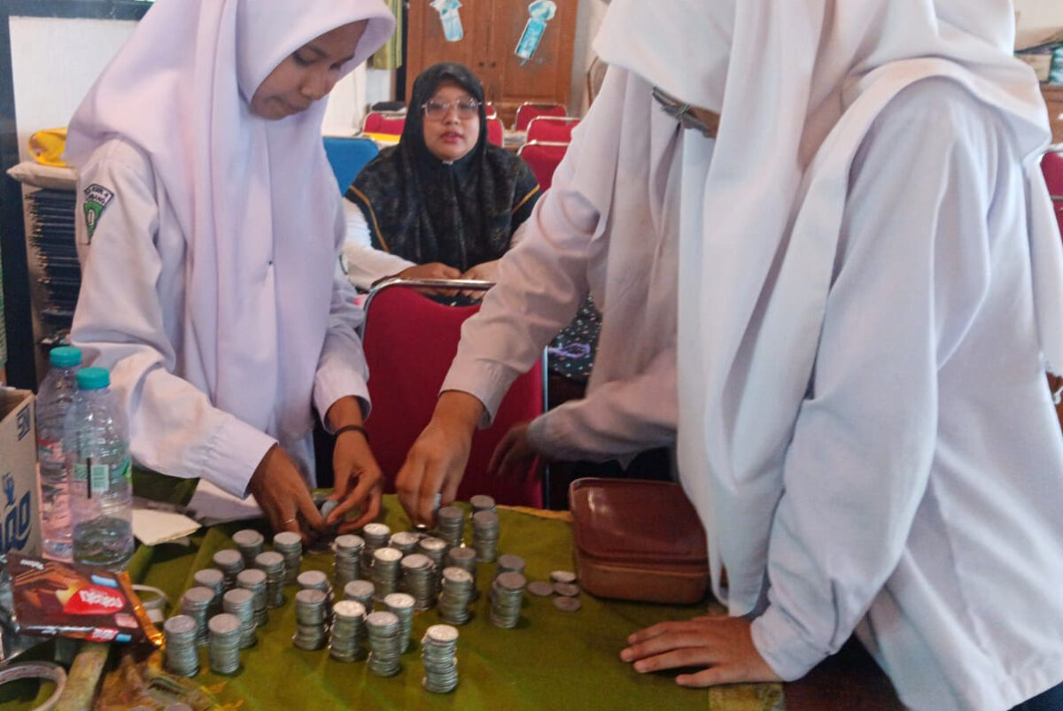 Koin-Koin Kecil, Empati Besar: Semangat Santri MTsN 4 Jombang Menyemarakkan HSN 2025 dengan Aksi Nyata 4 6488b02d 3134 43c0 add8 4b44ca269748