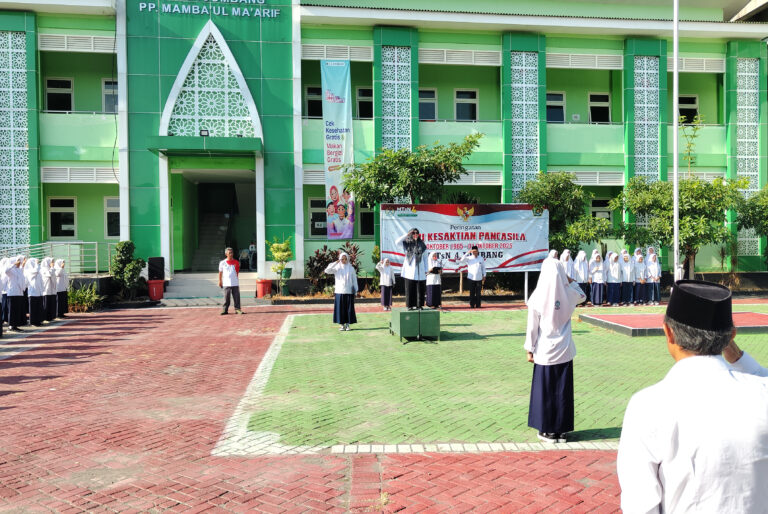 Upacara Bendera: Melukis Karakter dengan Ritme Disiplin dan Akhlak Mulia 8 IMG_20251013_071251