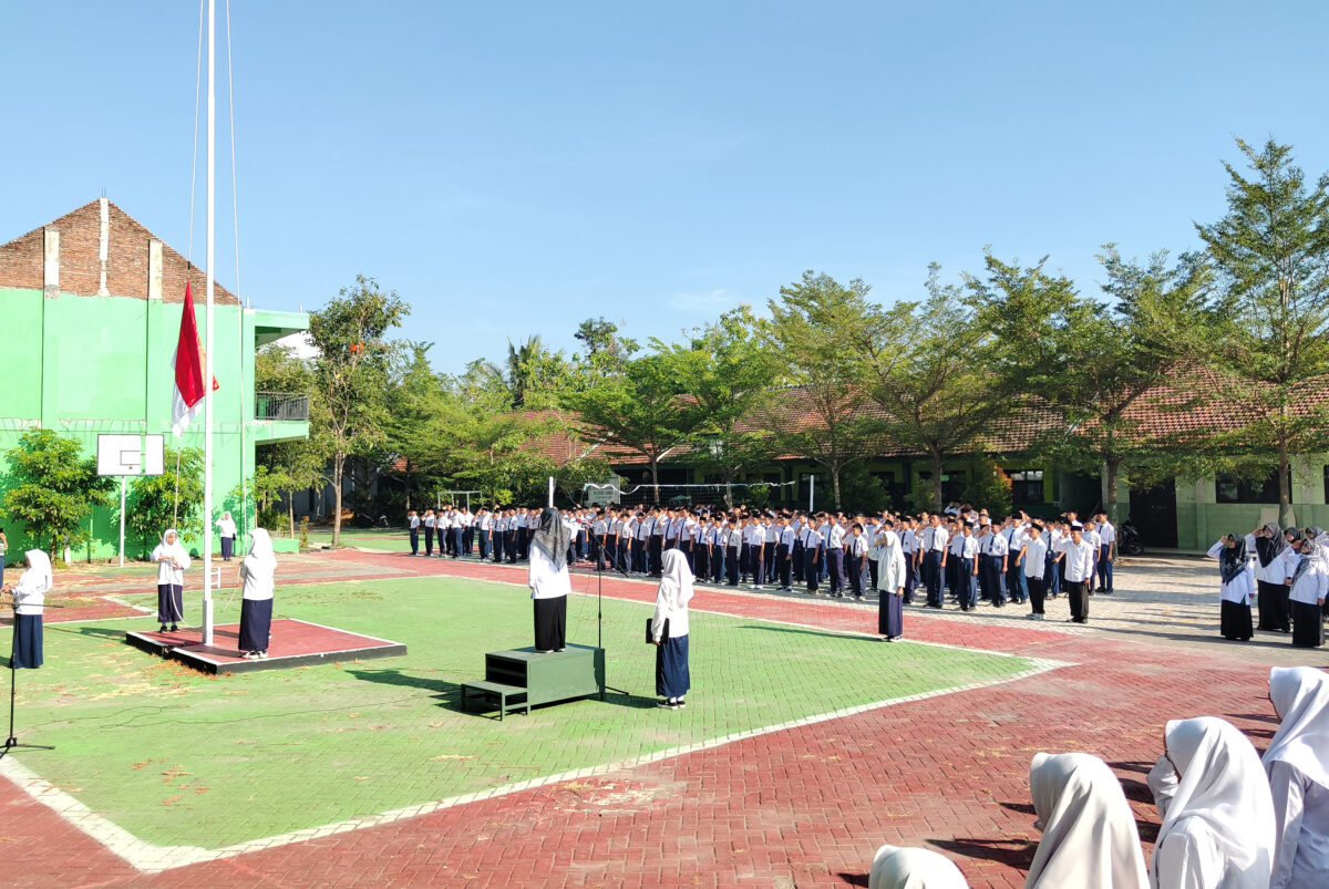 Upacara Bendera di MTsN 4 Denanyar Jombang: Kawah Candradimuka Pembentukan Karakter Disiplin dan Tanggung Jawab 1 IMG 20251013 071512