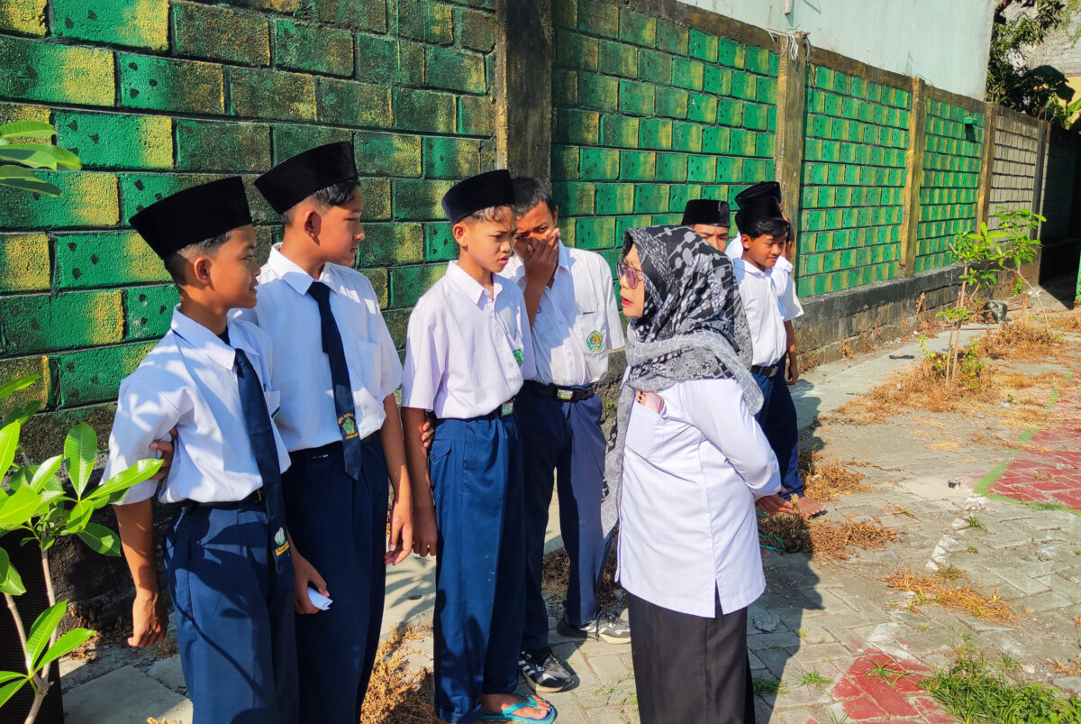Pendidikan Karakter yang Menyentuh Hati: Saat Guru Mengubah Pelanggaran Menjadi Pelajaran Berharga 2 IMG 20251013 073017