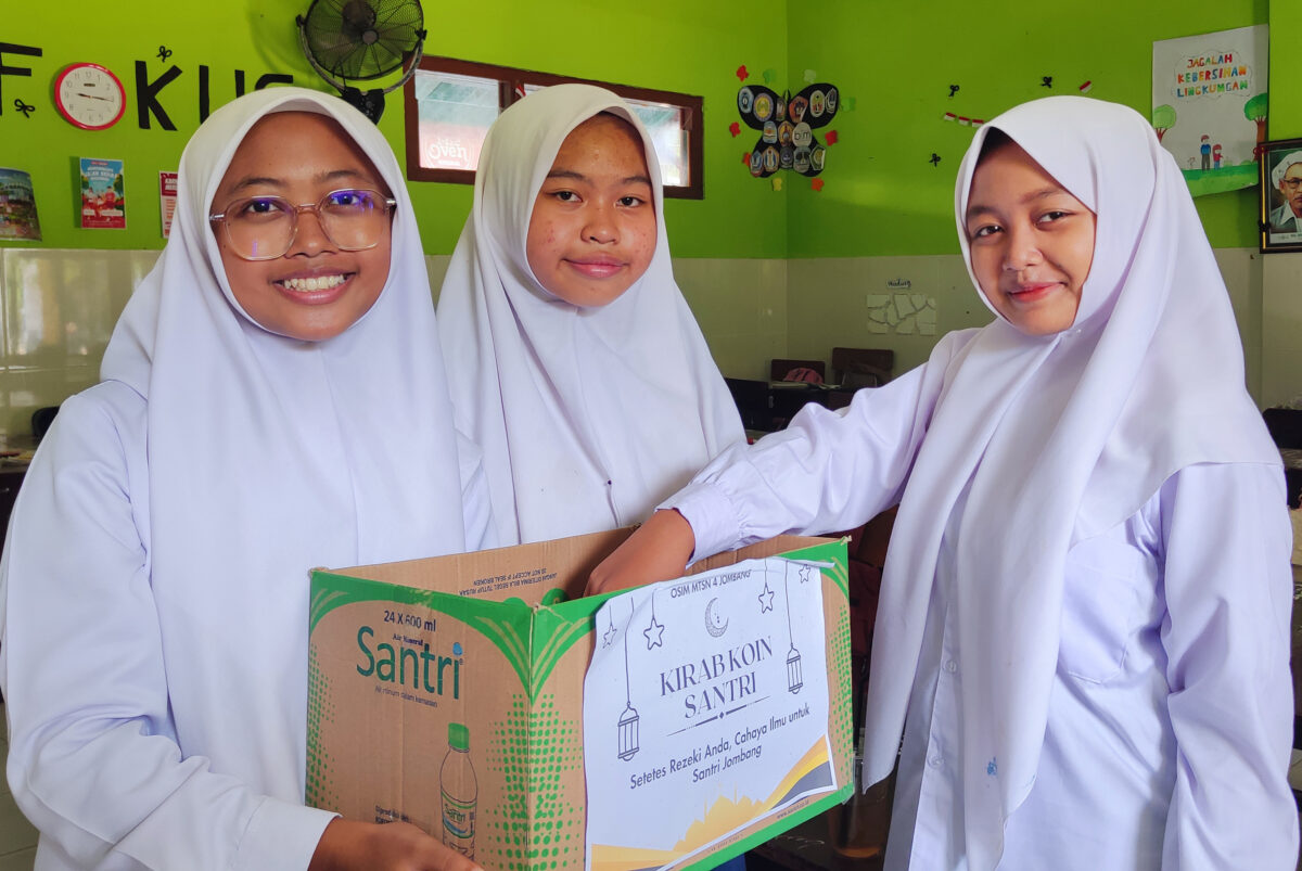 Koin-Koin Kecil, Empati Besar: Semangat Santri MTsN 4 Jombang Menyemarakkan HSN 2025 dengan Aksi Nyata 1 IMG 20251013 091554