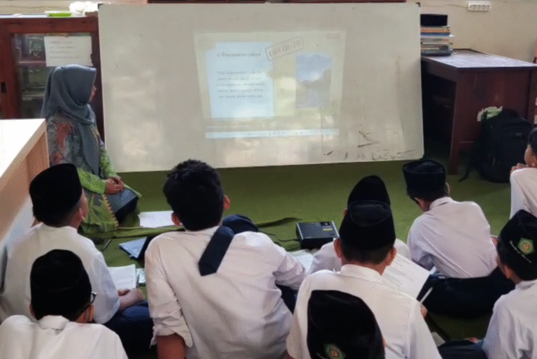 Belajar IPS di Perpustakaan, Siswa MTsN 4 Jombang Temukan Makna Cinta Tuhan, Sesama, dan Alam Semesta 2 IPS_perpustakaan