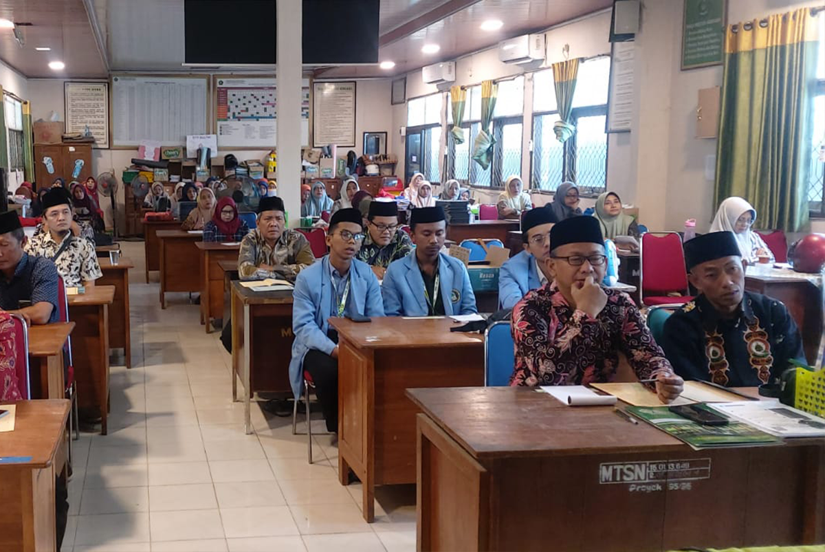 Pengajian Ahad Pagi MTsN 4 Denanyar : Menyelami Hakikat Kebaikan dan Keburukan Bersama Gus Amang 2 Menyelami Hakikat Kebaikan dan Keburukan Bersama Gus Amang2