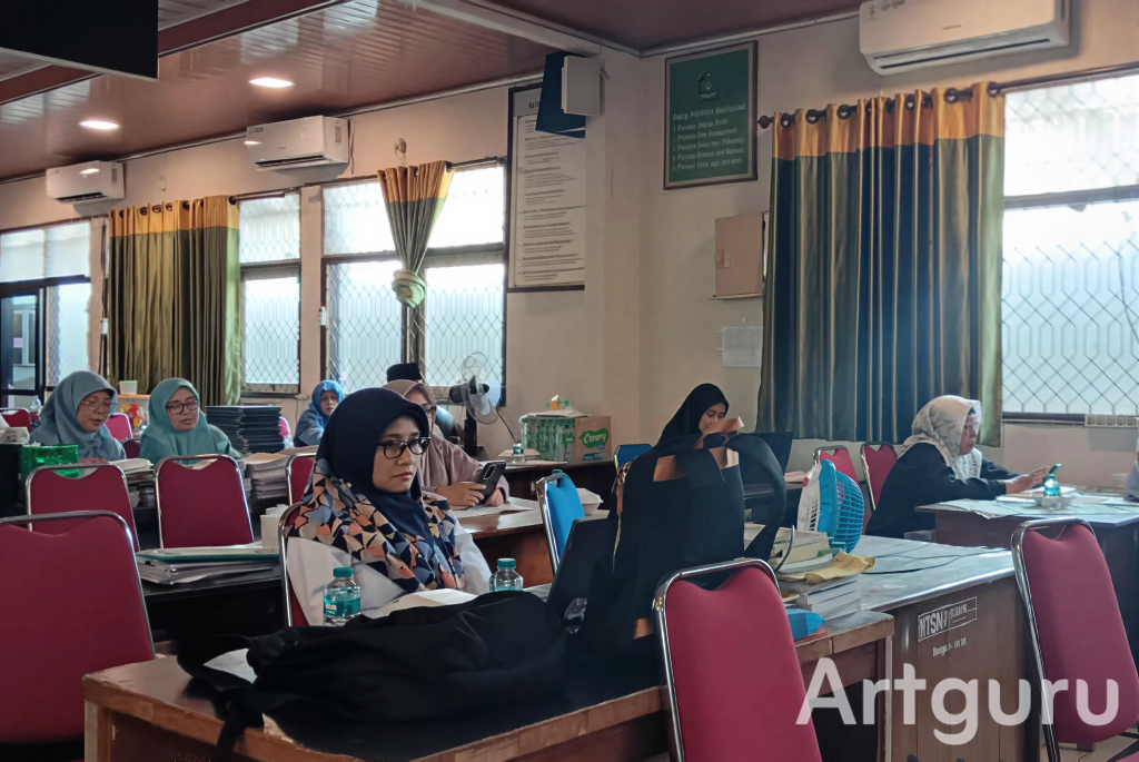MTsN 4 Denanyar Jombang Gelar Rapat Perdana Tim PKG: Wujudkan Penilaian Kinerja Guru yang Holistik dan Bermakna 2 Sosialisasi PKG 2 artguru