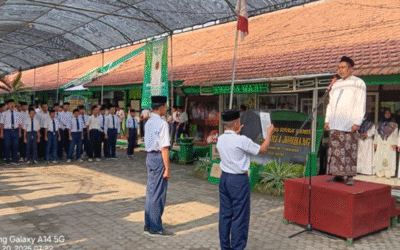 Khidmat di Bumi Santri: Upacara Bendera yang Menempa Karakter, Melahirkan Pemimpin