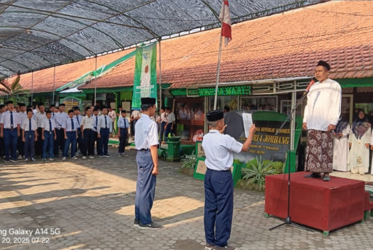 Khidmat di Bumi Santri: Upacara Bendera yang Menempa Karakter, Melahirkan Pemimpin 8 Upacara20-10-2025_1
