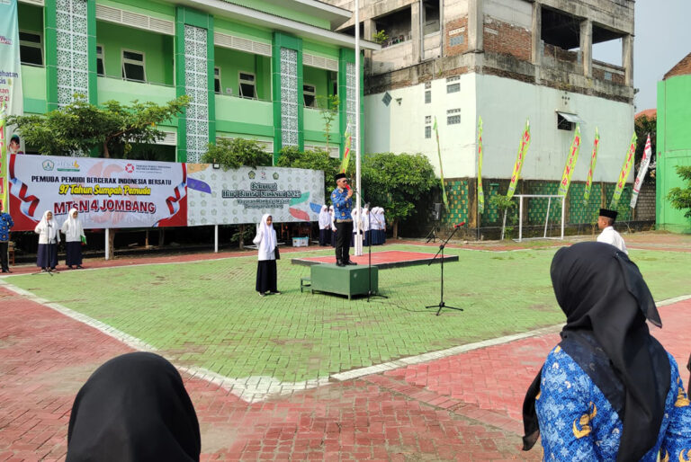 Bergerak, Berkarya, Bersatu: Semangat Sumpah Pemuda Ke-97 Menyala Terang di MTsN 4 Jombang 2 WhatsApp Image 2025-10-29 at 00.26.39