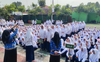 Gema Sumpah Pemuda di Lapangan MTsN 4 Jombang: Ketika Kreativitas dan Nasionalisme Menyatu dalam Parade Yel-Yel Penuh Makna