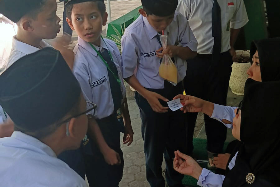 Kartu Kuning Sholat Dzuhur: Praktek Baik yang Menjadi Karakter di MTsN 4 Denanyar Jombang 2 d3ea2f67 7330 4ab0 9ec1 a64b92681446