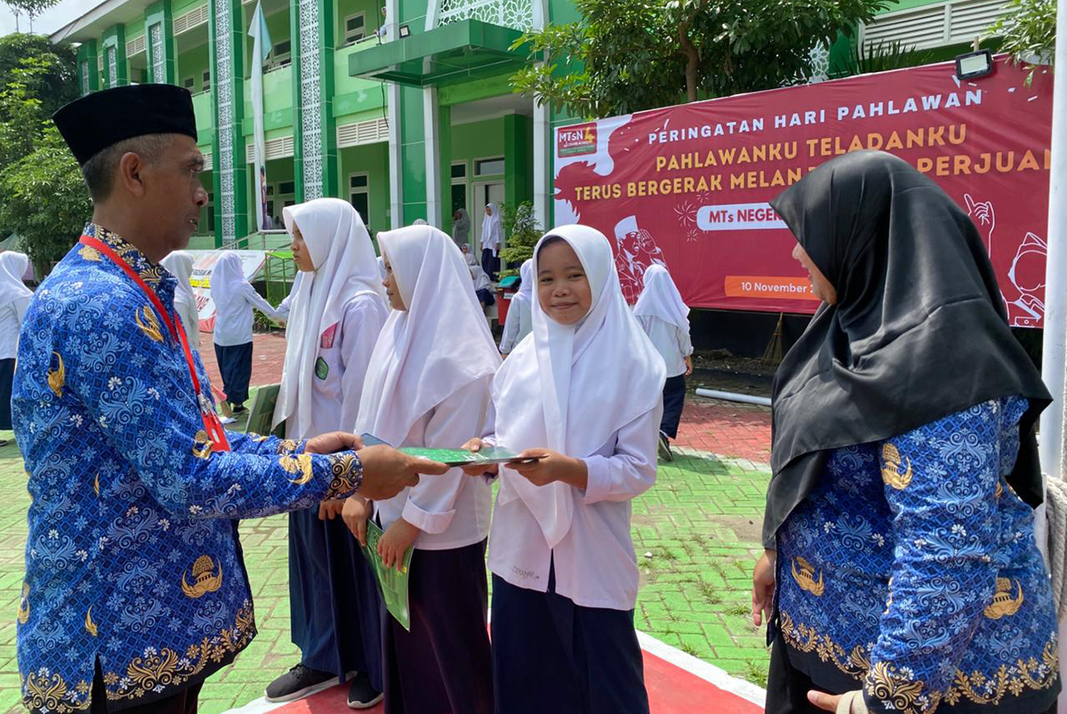 9aa5671c f2a7 4036 abe1 85be028d3910