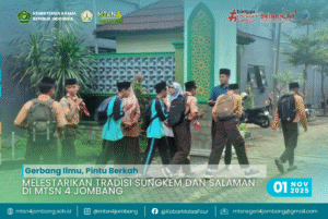 Melestarikan Tradisi Sungkem dan Salaman di MTsN 4 Jombang